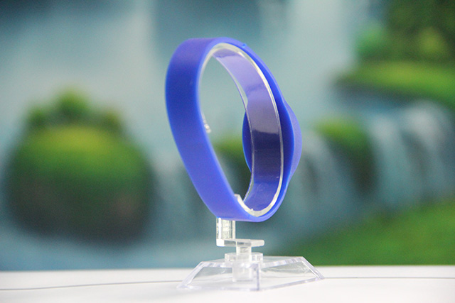 松緊腕帶零錢包的特點(diǎn)以及保養(yǎng)方法 松緊腕帶零錢包的特點(diǎn)以及保養(yǎng)方法