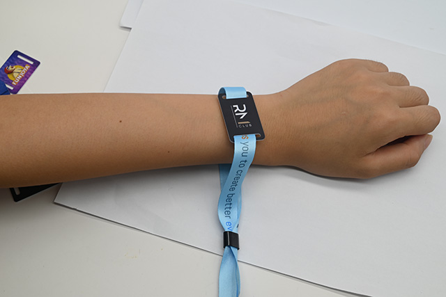 制作人像識別卡的基卡可以是一般PVC卡,也可以是磁卡 制作人像識別卡的基卡可以是一般PVC卡,也可以是磁卡